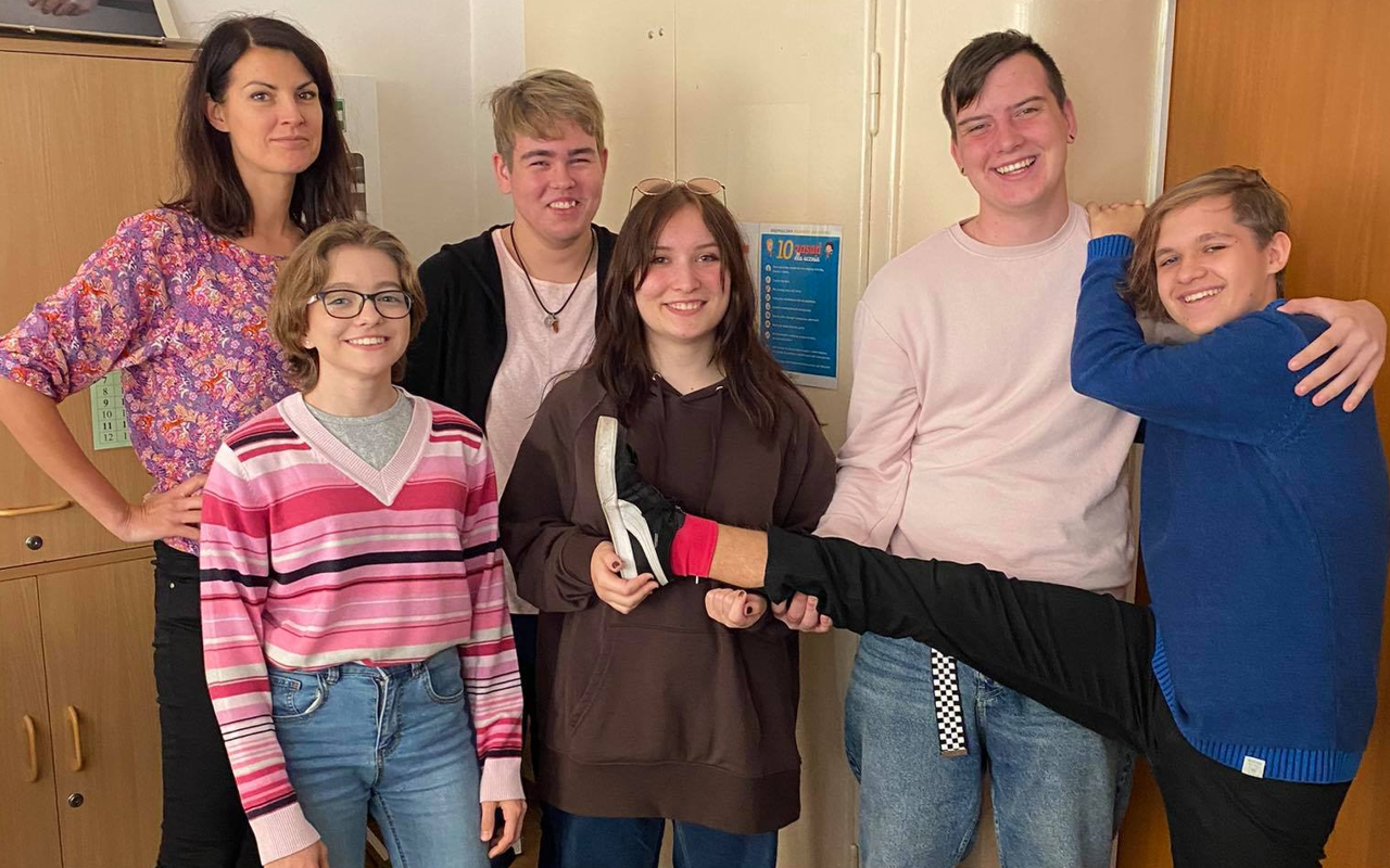 zdjęcie naszej klasy w różowych ubraniach